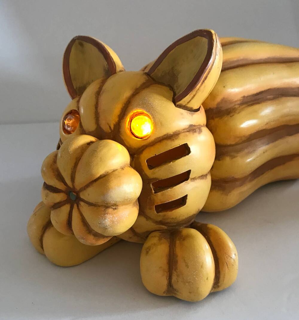 2004 WMG Pumpkin Cat Decoration Figurine Orange Light Up Eyes Fall
